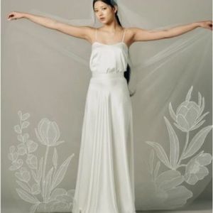 Never used cathedral-length wedding veil. Ofrenda Bloom Organza look for less
